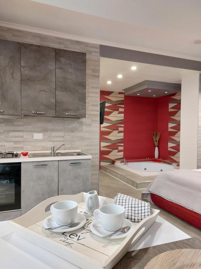 Sweet Home & Wellness Luxury Apartment Nettuno Eksteriør billede